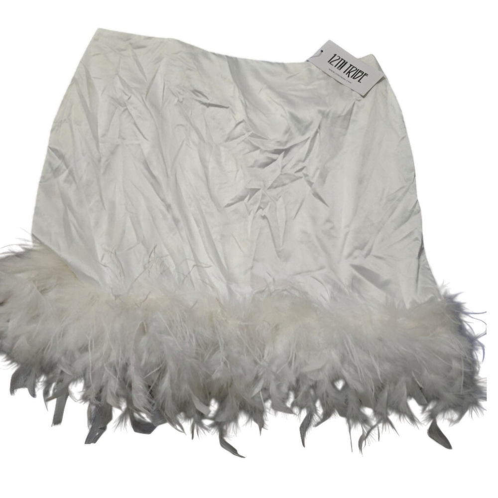 NWT  Women's Size XL White Feather Skirt